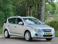 Kia - 2009 - cee'd sporty wagon - 1.4 fifteen isg - personenauto - 08-jkx-1 - afbeelding 4 van  8