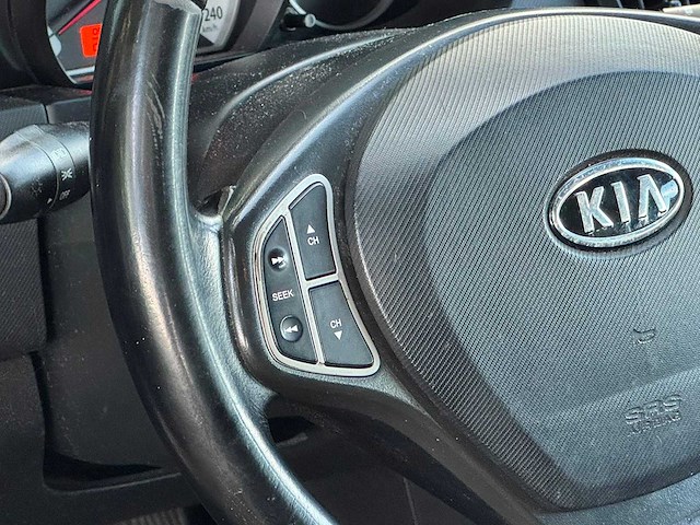 Kia - 2009 - cee'd sporty wagon - 1.4 fifteen isg - personenauto - 08-jkx-1 - afbeelding 7 van  17