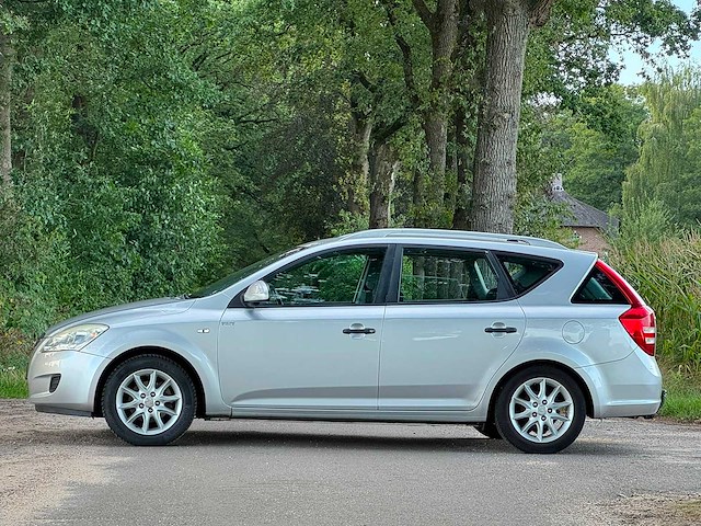 Kia - 2009 - cee'd sporty wagon - 1.4 fifteen isg - personenauto - 08-jkx-1 - afbeelding 15 van  17