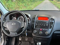 Kia - 2009 - cee'd sporty wagon - 1.4 fifteen isg - personenauto - 08-jkx-1 - afbeelding 3 van  17