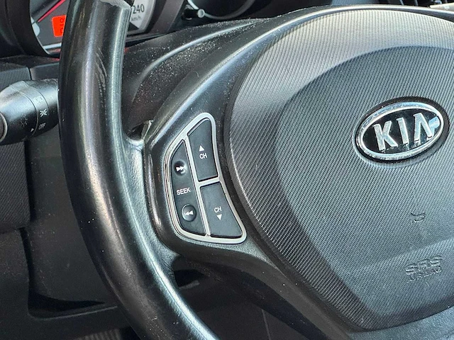 Kia - 2009 - cee'd sporty wagon - 1.4 fifteen isg - personenauto - 08-jkx-1 - afbeelding 4 van  17