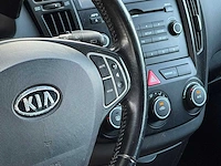 Kia - 2009 - cee'd sporty wagon - 1.4 fifteen isg - personenauto - 08-jkx-1 - afbeelding 5 van  17