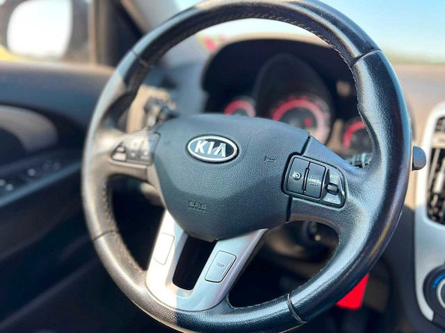 Kia - 2010 - cee'd sporty wagon - 1.6 cvvt x-ecutive - 86-knh-6 - afbeelding 2 van  12