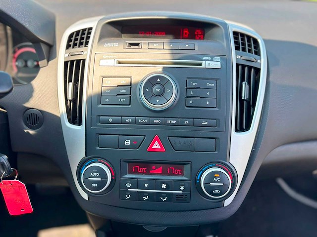 Kia - 2010 - cee'd sporty wagon - 1.6 cvvt x-ecutive - 86-knh-6 - afbeelding 4 van  12