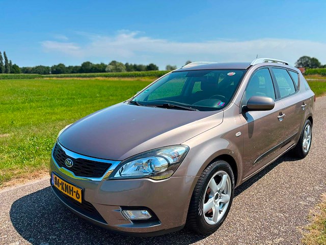 Kia - 2010 - cee'd sporty wagon - 1.6 cvvt x-ecutive - 86-knh-6 - afbeelding 1 van  12