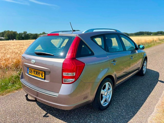 Kia - 2010 - cee'd sporty wagon - 1.6 cvvt x-ecutive - 86-knh-6 - afbeelding 8 van  12