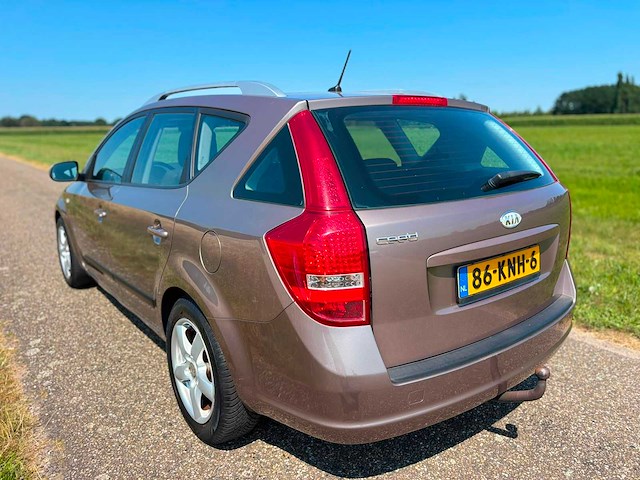 Kia - 2010 - cee'd sporty wagon - 1.6 cvvt x-ecutive - 86-knh-6 - afbeelding 10 van  12