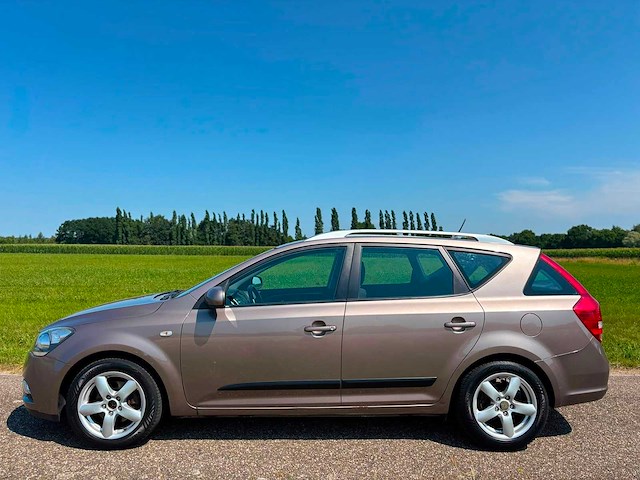 Kia - 2010 - cee'd sporty wagon - 1.6 cvvt x-ecutive - 86-knh-6 - afbeelding 11 van  12