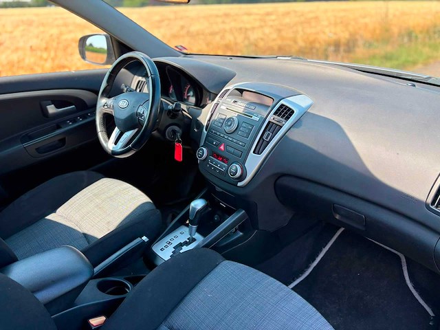 Kia - 2010 - cee'd sporty wagon - 1.6 cvvt x-ecutive - 86-knh-6 - afbeelding 12 van  12