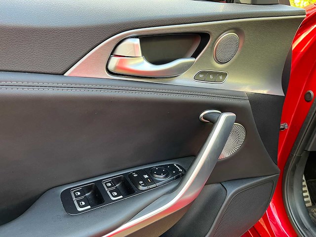 Kia - 2020 - stinger - 3.3 v6 awd t gt - personenauto - afbeelding 18 van  20