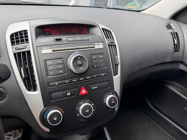 Kia - cee'd - 1.4 cvvt x-tra - personenauto - 2010 - afbeelding 12 van  27
