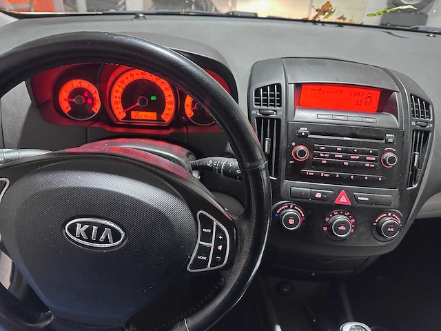 Kia - cee'd - 1.4 fifteen - 82-lsk-7 - afbeelding 18 van  18