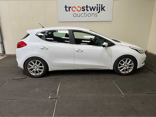 Kia - cee'd - 1.6 crdi comfort pack - personenauto - 2013 - afbeelding 7 van  10