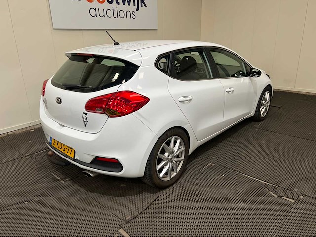 Kia - cee'd - 1.6 crdi comfort pack - personenauto - 2013 - afbeelding 8 van  10