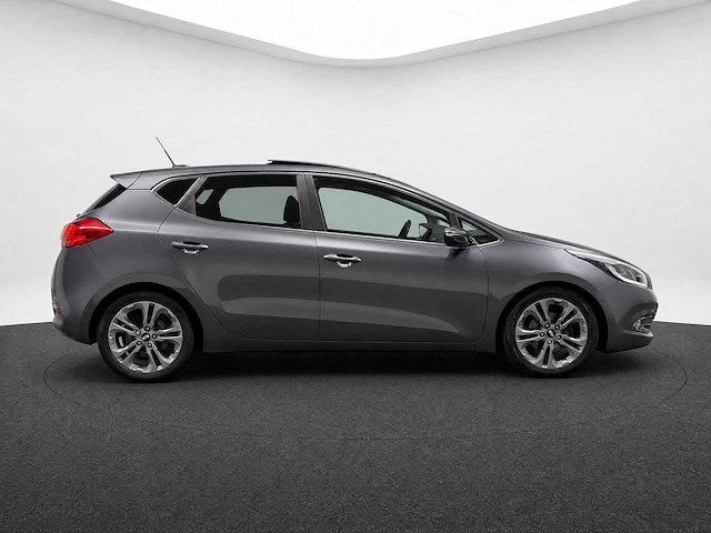 Kia - cee'd - 1.6 gdi plus pack g-101-vs 2012 iaw - afbeelding 12 van  15