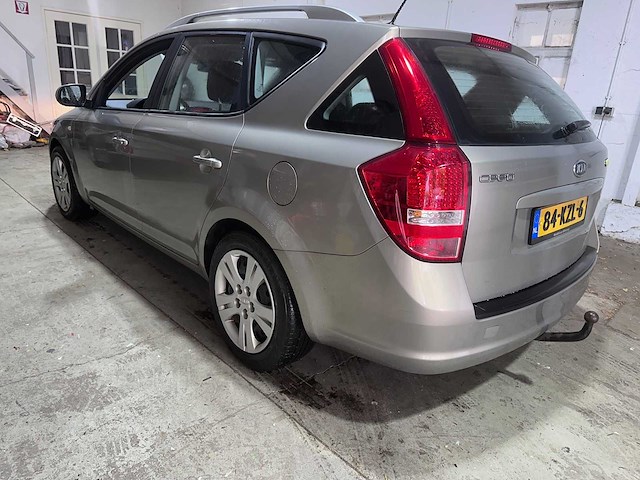 Kia - cee'd sporty wagon - 1.4 cvvt x-ecutive - 84-kzl-6- 2010 - afbeelding 11 van  18
