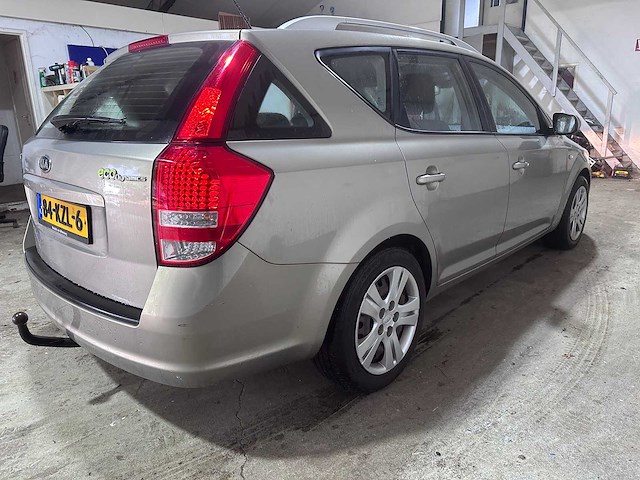 Kia - cee'd sporty wagon - 1.4 cvvt x-ecutive - 84-kzl-6- 2010 - afbeelding 13 van  18