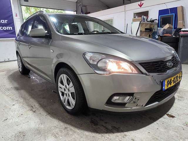 Kia - cee'd sporty wagon - 1.4 cvvt x-ecutive - 84-kzl-6- 2010 - afbeelding 14 van  18