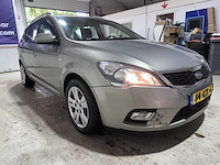 Kia - cee'd sporty wagon - 1.4 cvvt x-ecutive - 84-kzl-6- 2010 - afbeelding 14 van  18