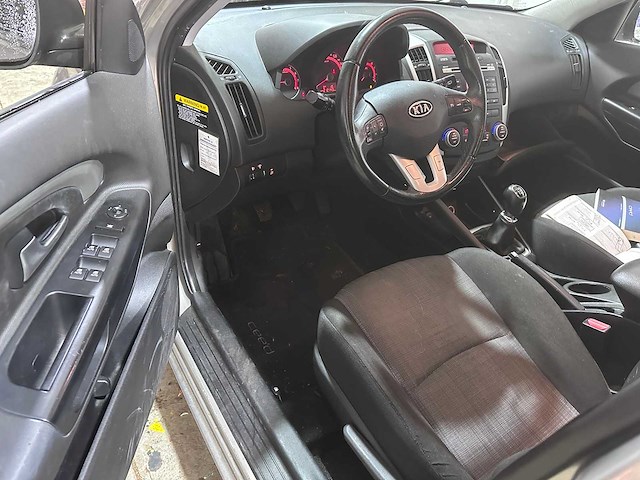 Kia - cee'd sporty wagon - 1.4 cvvt x-ecutive - 84-kzl-6- 2010 - afbeelding 16 van  18