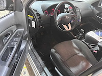 Kia - cee'd sporty wagon - 1.4 cvvt x-ecutive - 84-kzl-6- 2010 - afbeelding 16 van  18