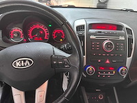 Kia - cee'd sporty wagon - 1.4 cvvt x-ecutive - 84-kzl-6- 2010 - afbeelding 17 van  18