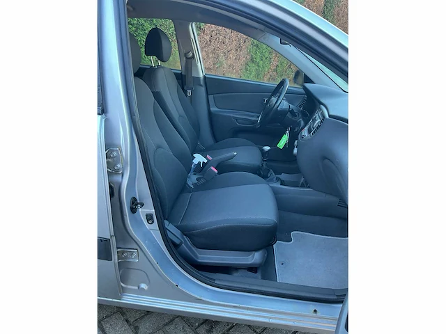 Kia - rio - 1.6 cvvt x-ecutive - 29-sh-xr - afbeelding 20 van  22