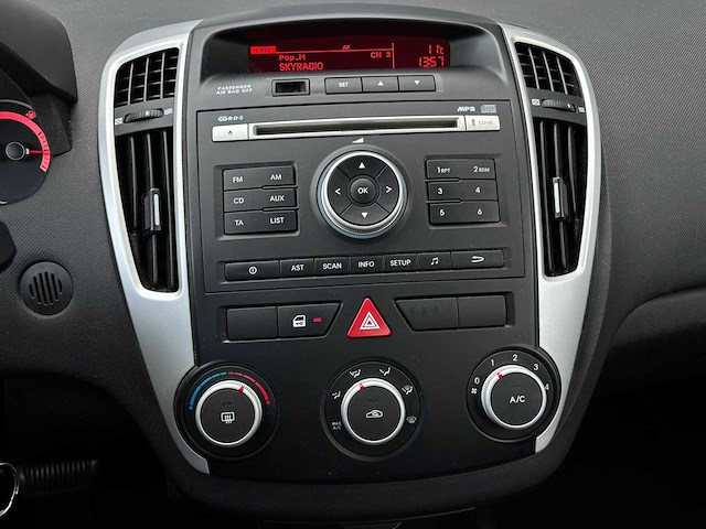 Kia cee'd 1.6 x-executive 2010 | 15-lkl-1 iaw - afbeelding 14 van  59