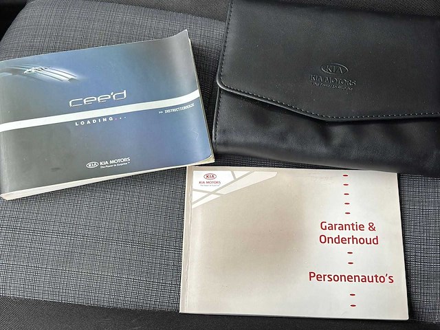 Kia cee'd 1.6 x-executive 2010 | 15-lkl-1 iaw - afbeelding 28 van  59