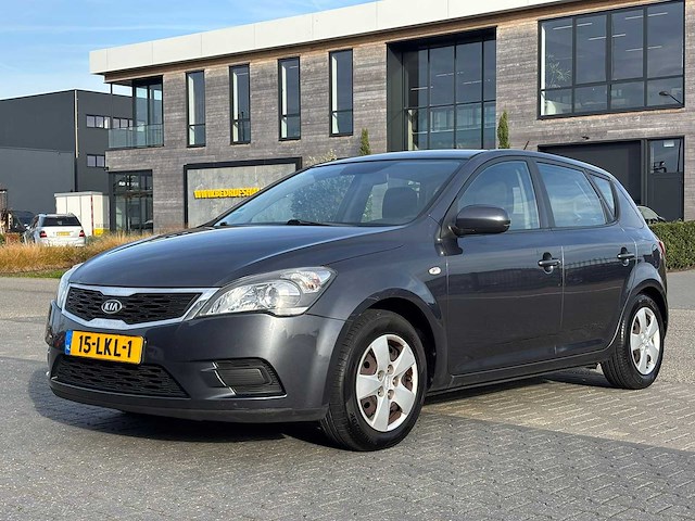 Kia cee'd 1.6 x-executive 2010 | 15-lkl-1 iaw - afbeelding 1 van  59