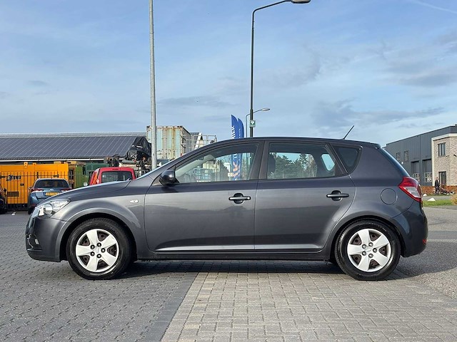 Kia cee'd 1.6 x-executive 2010 | 15-lkl-1 iaw - afbeelding 11 van  59