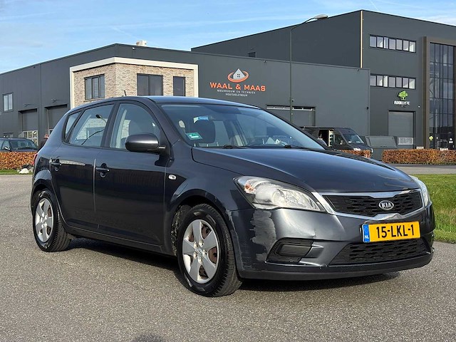 Kia cee'd 1.6 x-executive 2010 | 15-lkl-1 iaw - afbeelding 33 van  59