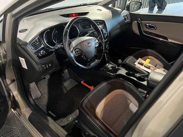 Kia cee'd sportswagon 1.6 gdi plus pack, 71-zkj-9 - afbeelding 2 van  21