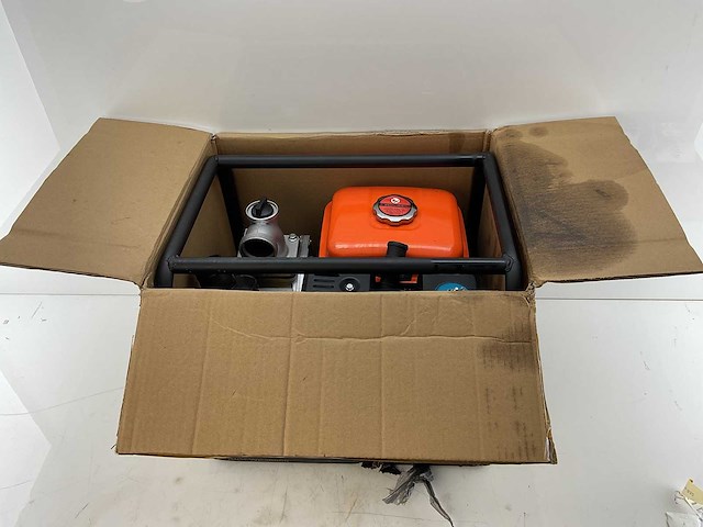 Kibani - - waterpomp - afbeelding 2 van  3
