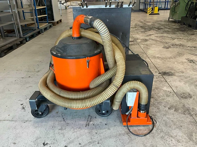 Kiekens cu 502 spanen en oliestofzuiger - afbeelding 2 van  5