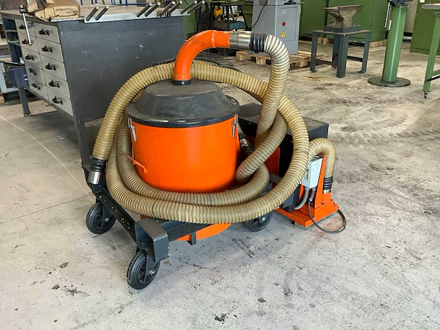 Kiekens cu 502 spanen en oliestofzuiger - afbeelding 3 van  5