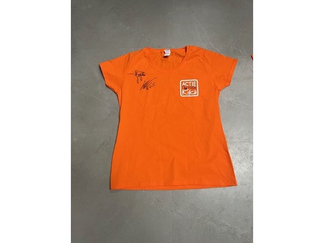 Kika t-shirt, gesigneerd door joy beune en kjeld nuis, maat s - afbeelding 1 van  6