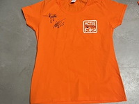 Kika t-shirt, gesigneerd door joy beune en kjeld nuis, maat s - afbeelding 1 van  6