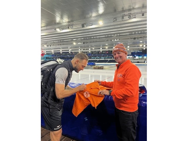 Kika t-shirt, gesigneerd door joy beune en kjeld nuis, maat s - afbeelding 4 van  6