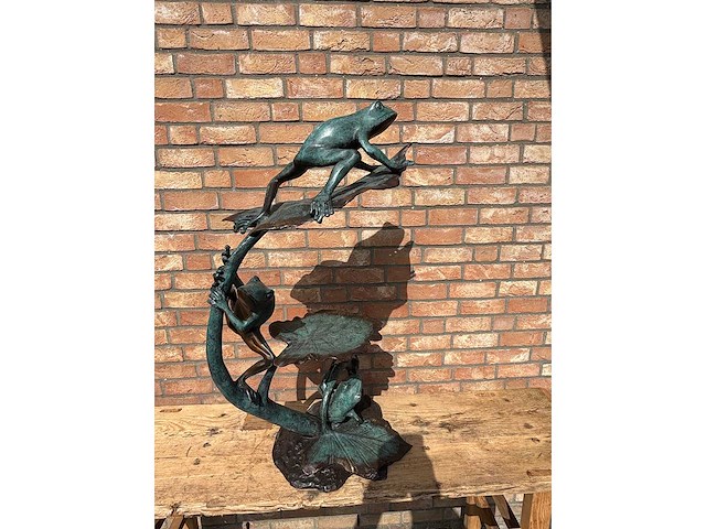 Kikkers op blad brons 96 cm hoog - afbeelding 5 van  5