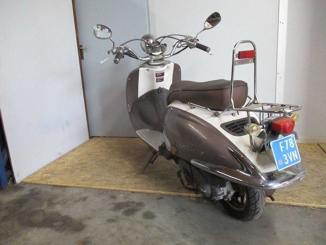 Killer bee custom retro - snorscooter - scooter - afbeelding 1 van  7