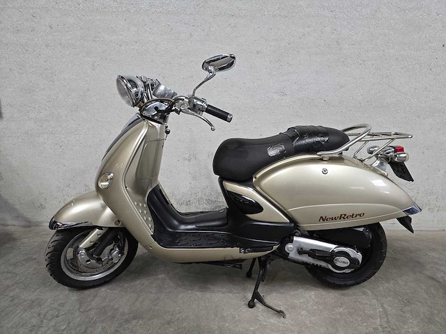 Killerbee - snor scooter - retro - 4t moped voor onderdelen - afbeelding 1 van  5
