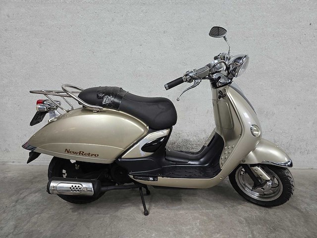 Killerbee - snor scooter - retro - 4t moped voor onderdelen - afbeelding 2 van  5