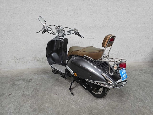 Killerbee - snorscooter - custom retro - 4t 25km uitvoering fv244p - afbeelding 6 van  7