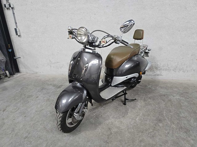 Killerbee - snorscooter - custom retro - 4t 25km uitvoering fv244p - afbeelding 6 van  7