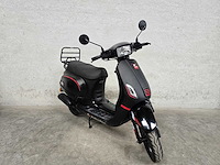 Killerbee - snorscooter - sport - 4t 25km uitvoering fdg41t - afbeelding 2 van  4