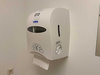 Kimberley-clark handdoekdispenser en handreiniging dispenser - afbeelding 2 van  3