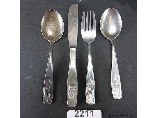 Kinder couvert diverse merken - afbeelding 1 van  5