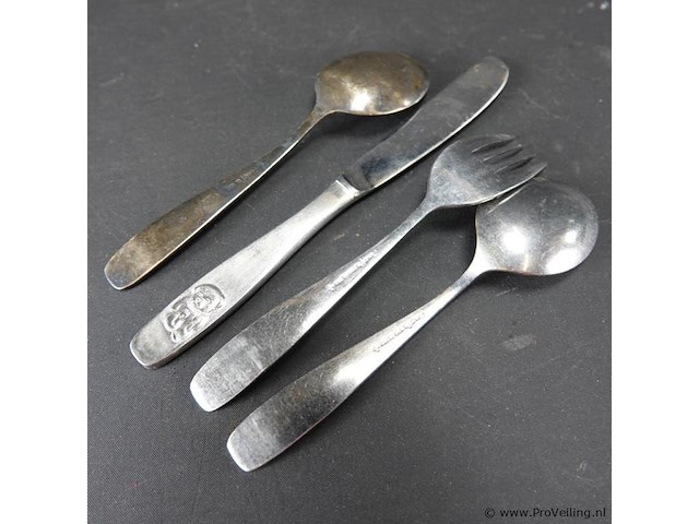 Kinder couvert diverse merken - afbeelding 4 van  5