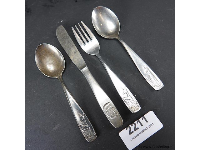 Kinder couvert diverse merken - afbeelding 2 van  5